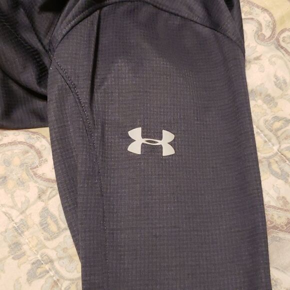 UNDER Armour Cold Gear - Picture 7 of 8